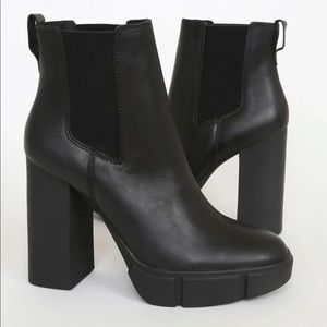 Steve Madden Revised Black Leather heeled booties
